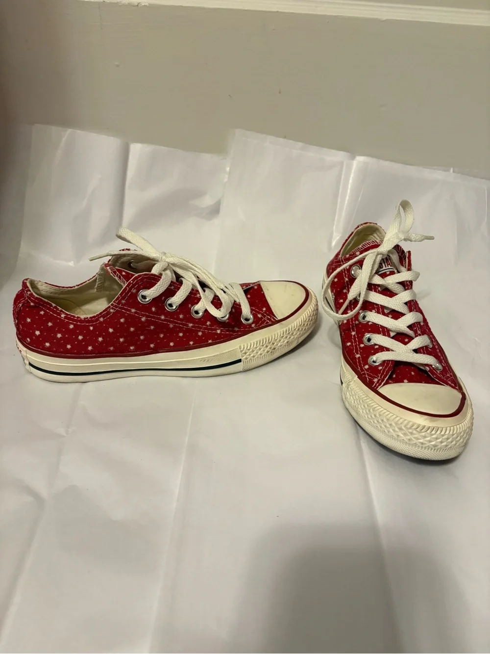 SOLD-Converse - Picture 1 of 6